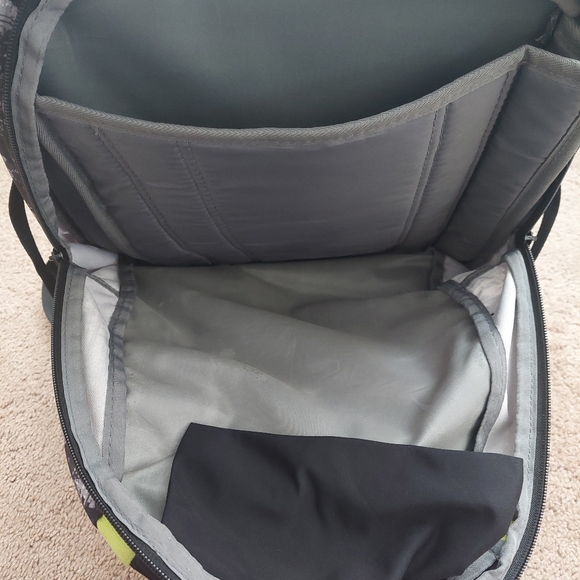 High Sierra Loop Backpack - Picture 4 of 10